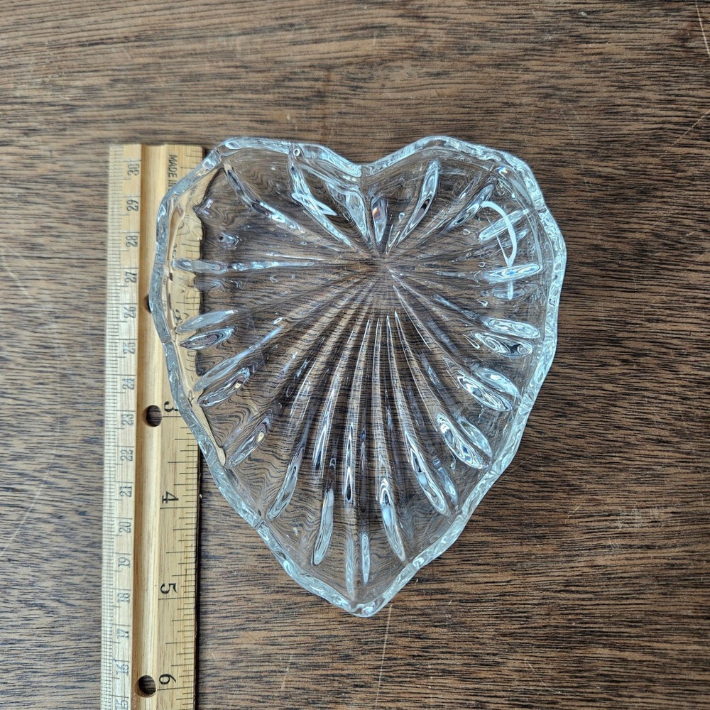 Vtg Clear Pressed Glass Heart Shaped Trinket Jewelry Dish Ribbed Scalloped 4.5"